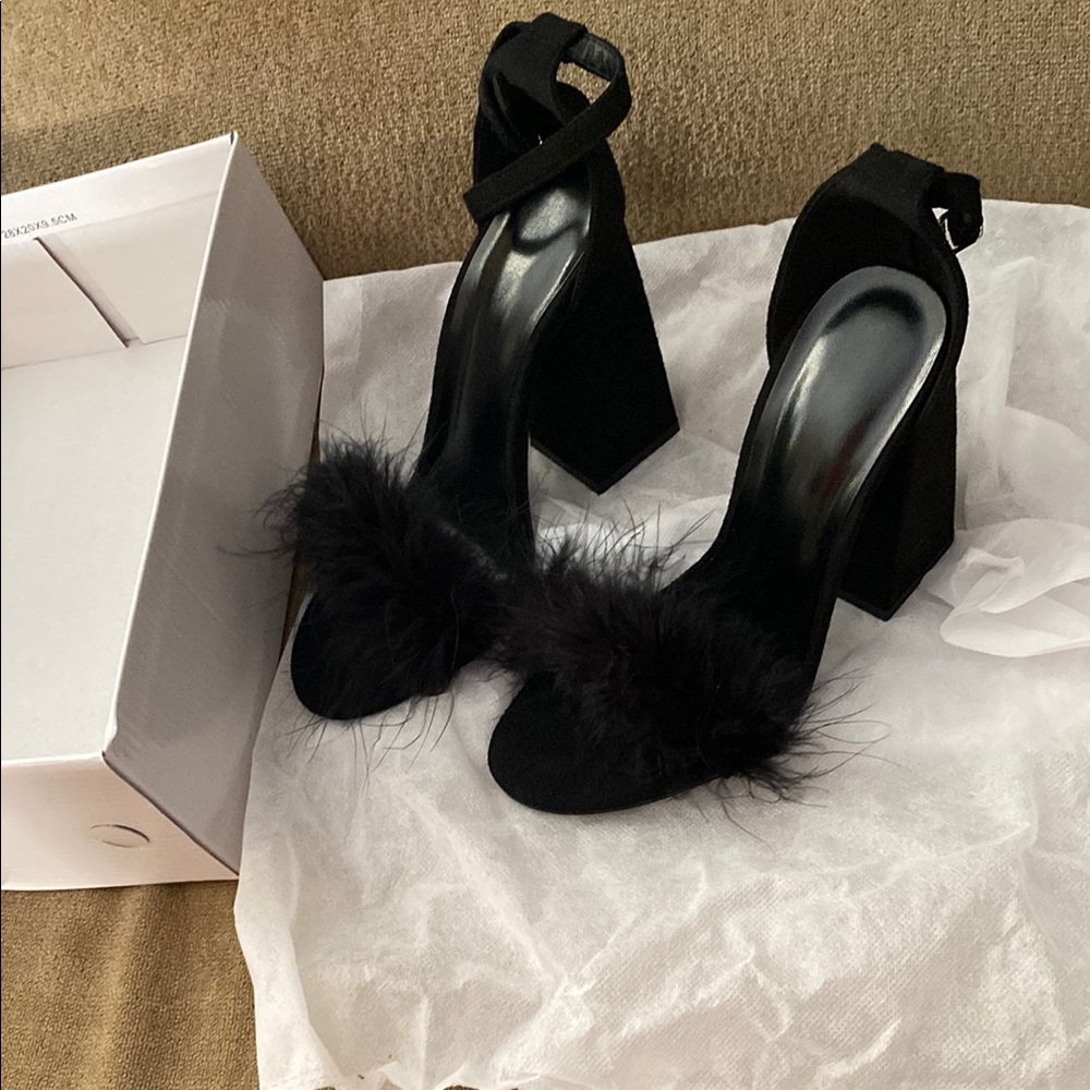 Elegant Black Heels with Feather Detail